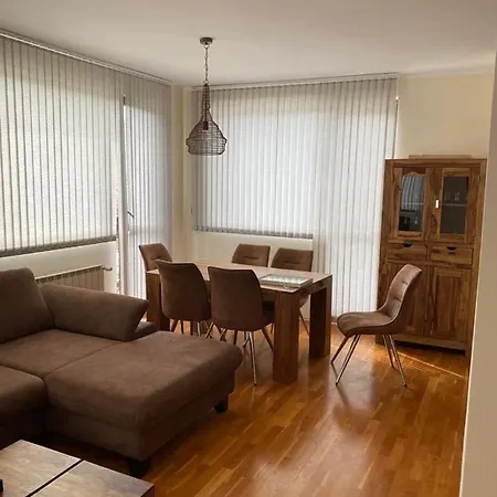 Ξενοδοχείο με διαμερίσματα The Penthouse Πράβετς